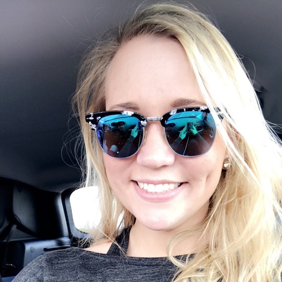 Meet your Posher, Jackie - Picture 1 of 1